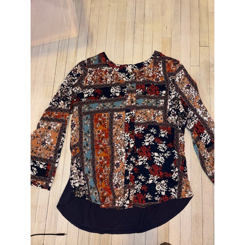 Skies and Blues women’s  3/4th sleeve rayon blouse medium floral